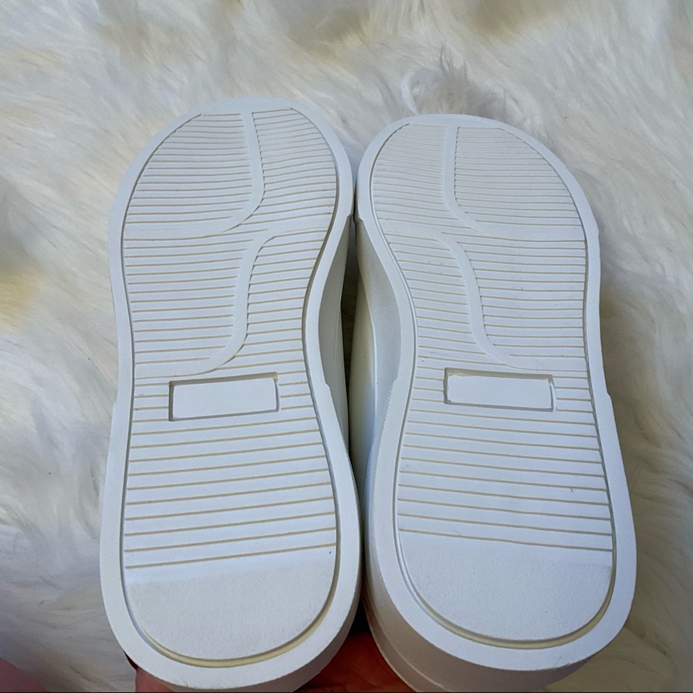 Journee Collection Arden Sneakers - New in Box - Size 8 - White / Navy - Picture 14 of 16